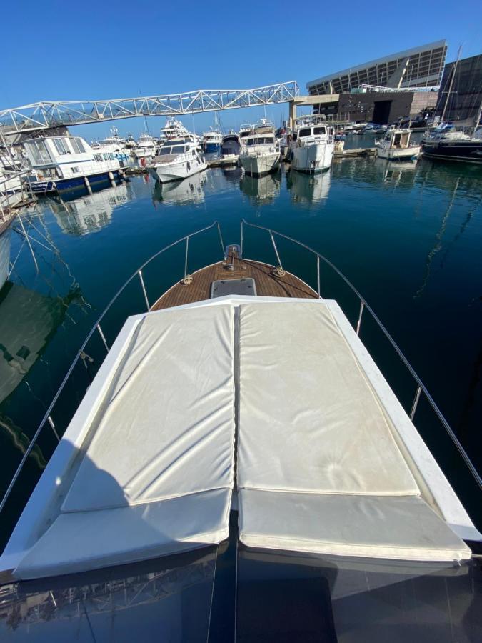 Laura Boat Hotel Sant Adria de Besos Exterior photo